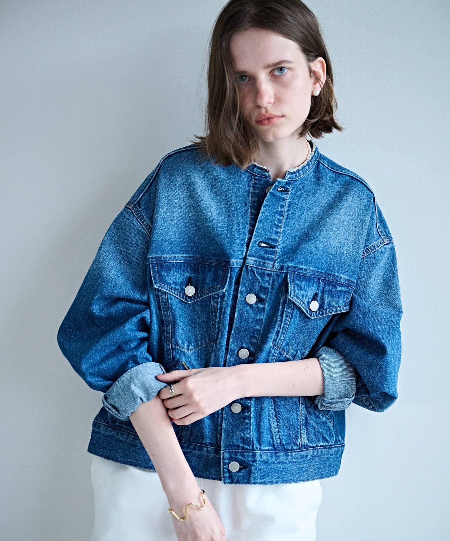 CUT OFF COLLAR DENIM JKT / MIL26HJK3245